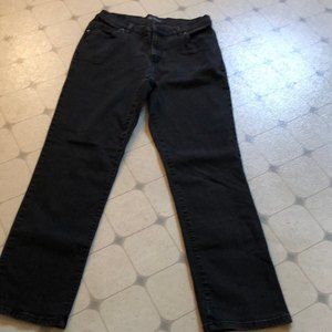 Lee relaxed fit straight leg mid rise size 8 black denim jeans